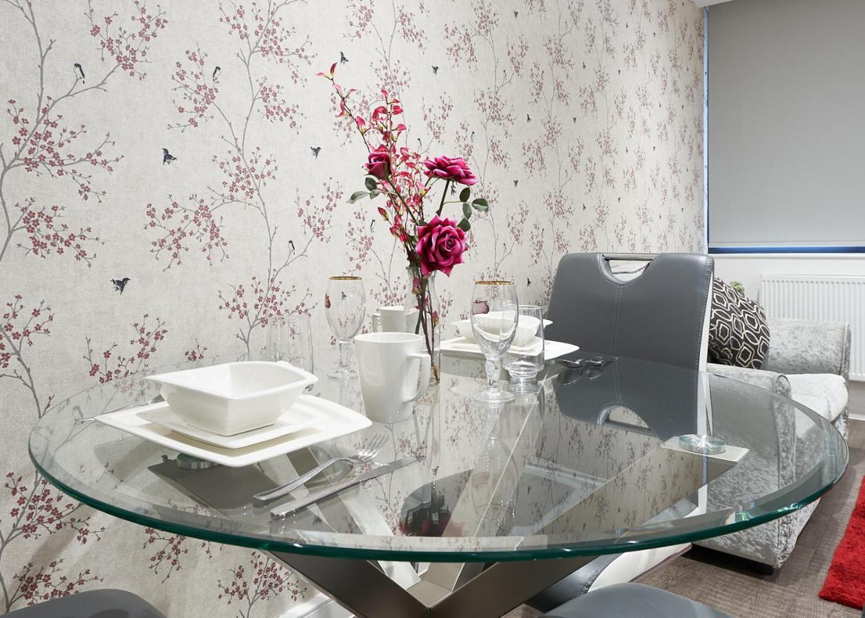 Luxustay Milburn House Milton Keynes Exterior photo